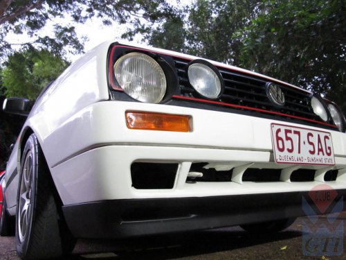 MOMOボス VW GOLF3/LUPO エアバック付車 8016 （LUPO GTIにMOMO