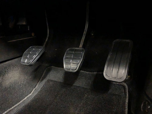 1990_VW_GOLF_MK2_GTI_8V_pedals_2.jpg