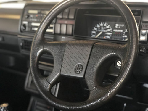 1990_VW_GOLF_MK2_GTI_steering_wheel.jpg