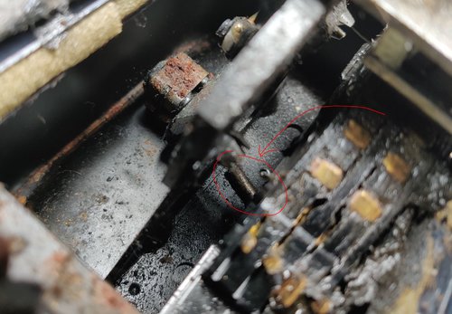 2022-08-25 - broken part in gear selector.JPG